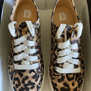 Trendy cheetah platform shoes